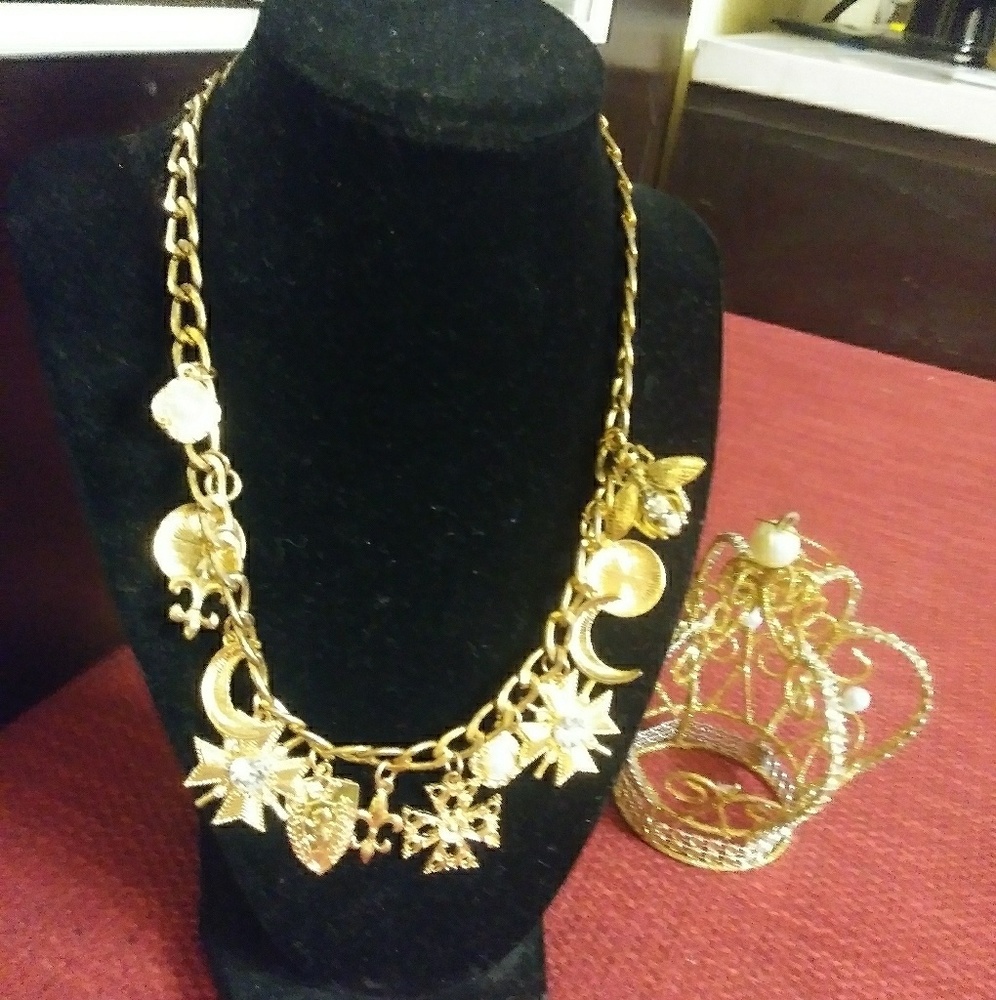 Womans costume jewelry charm necklace